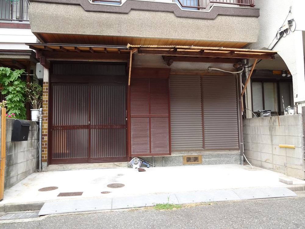 Local appearance photo. Local (12 May 2013) Shooting