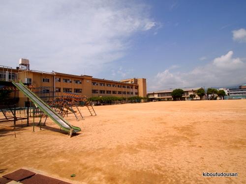 Primary school. 638m to Nishinomiya Municipal spring breeze elementary school