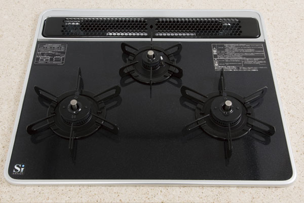 Kitchen.  [Hyper-glass coat gas stove] Beautiful and there is a gloss, It is easy to clean easy to stains, Adopt a three-necked gas stove with grill (same specifications)