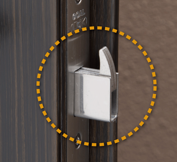 Security.  [Sickle-type dead bolt lock] Strengthen against prying caused by bar, Sturdy sickle-type dead bolt lock is equipped with (same specifications)