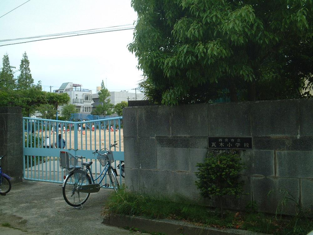 Primary school. 678m to Nishinomiya Municipal Kawarabayashi Elementary School