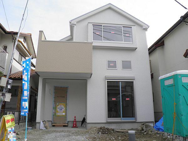 Local appearance photo. Local (12 May 2013) Shooting