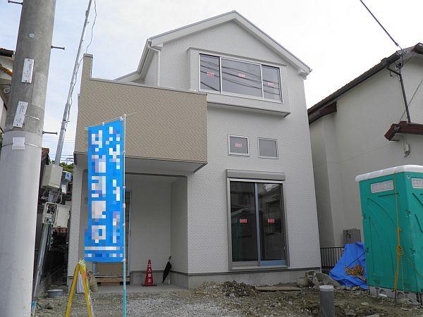 Local appearance photo. Local (12 May 2013) Shooting