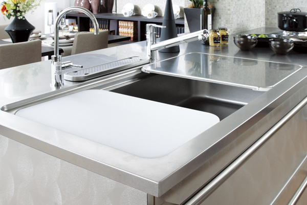 Kitchen.  [Countertop space] Cut free, wash, Dish out, So that it can be in parallel series of operations that the, Cooking block plate and cutting board of movable has been adopted. Sink you can use more widely ( ※ )