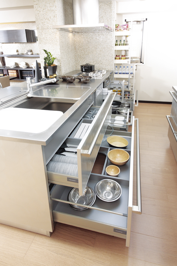 Kitchen.  [Bull motion function with all slide storage] By Bull motion function, Vigorously speed even in the middle of closed will quietly close down ( ※ )