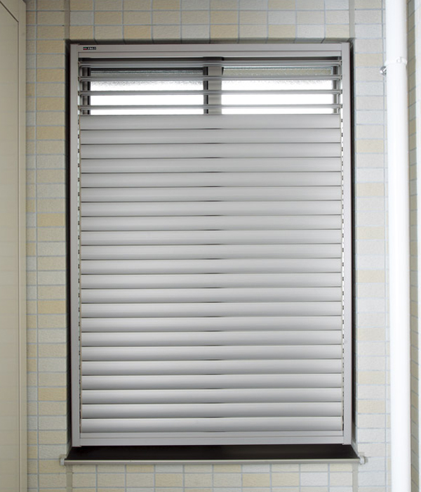 Security.  [Movable louver surface lattice] The surface lattice to block the line of sight from the outside while incorporating the light and wind, Installed in a window, such as the living room facing the shared hallway. Protect the privacy of the dwelling unit, It enhances the security of (the same specification ※ Except for some type)
