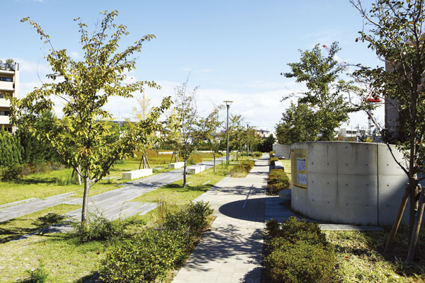 Surrounding environment. Takamatsu Hinata green space (8-minute walk ・ About 570m)
