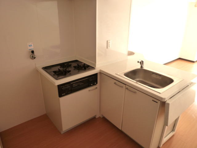 Kitchen. 3-burner stove in the kitchen