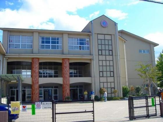 Primary school. Uegahara until elementary school 1700m