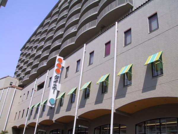 Shopping centre. 585m until Shukugawa Green Town