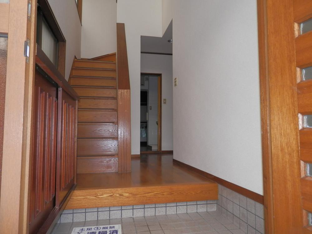 Entrance. Local (12 May 2013) Shooting