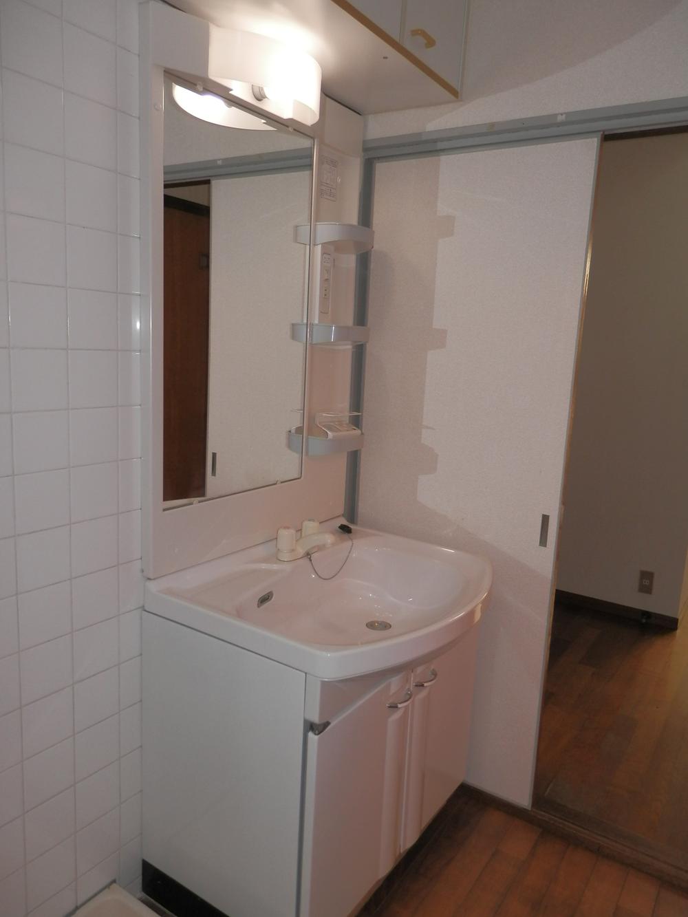 Wash basin, toilet. Local (12 May 2013) Shooting