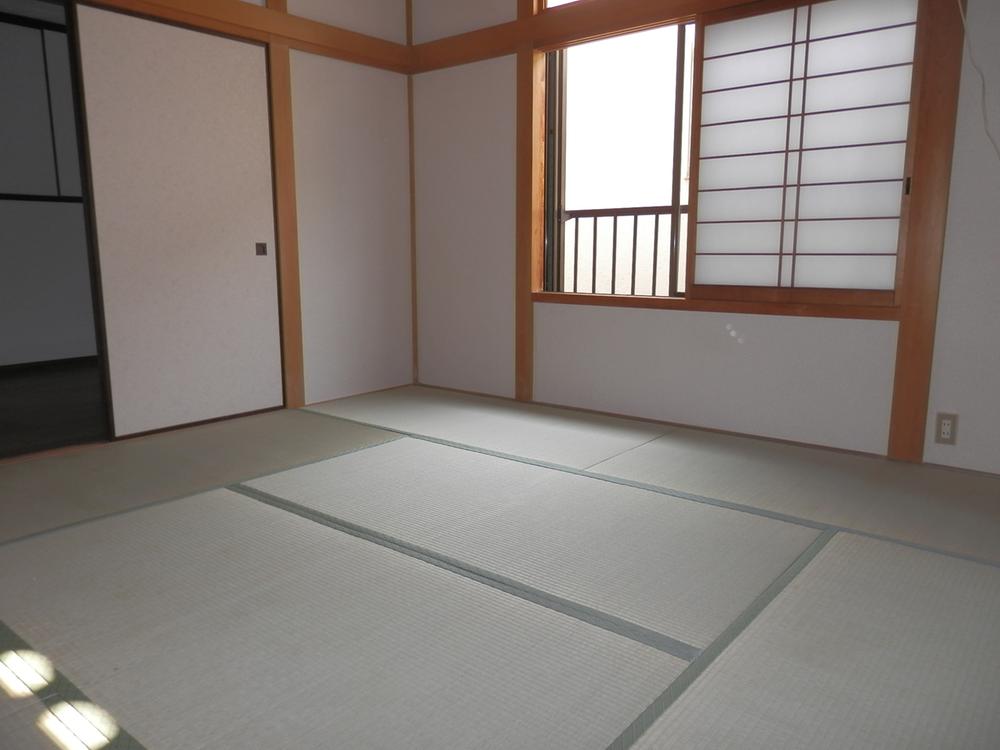 Non-living room. Local (12 May 2013) Shooting