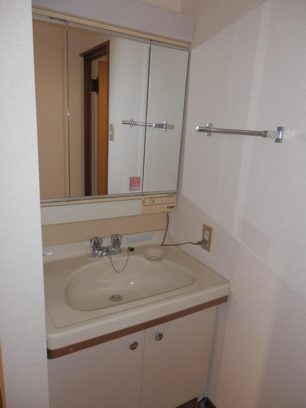 Wash basin, toilet. Local (12 May 2013) Shooting