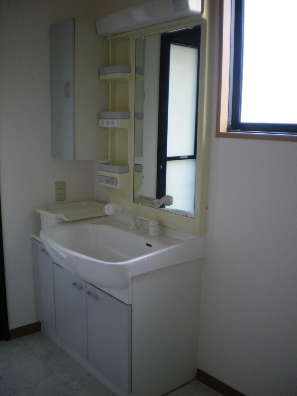 Wash basin, toilet. Indoor (11 May 2013) Shooting