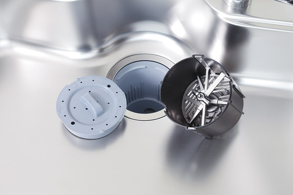Kitchen.  [disposer] Installing a disposer of grinding processes the raw garbage. Since the structure that was independent of the body and the crushing chamber can be washed (same specifications)