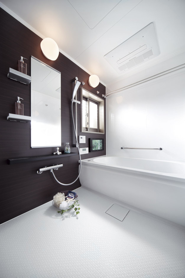 Bathing-wash room.  [Bathroom] Adopt a thermos bath for a long time keep a comfortable temperature wraps tub with a heat insulating material. It will contribute to the energy conservation to achieve high thermal insulation. Also, Mist of hot water mist "splash mist" can enjoy mist sauna function of bathroom heating dryer "mist Kawakku" have been installed (D type menu plan model room / Including some paid option specification. Application deadline Yes)