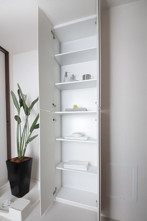 Bathing-wash room.  [Linen cabinet] Standard equipment to wash room. Such as towels and detergent, bathroom ・ Is a space that definitive houses the one you want to use in the bathroom (same specifications)
