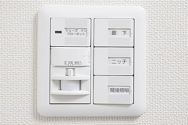 Interior.  [Human sensor auto light] Automatically lights up when the unit detects a comings and goings of people sensor ・ Installed off the auto light at the door. It greets brighter in the back of a slow time (same specifications)