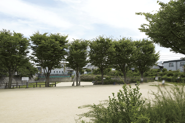 Surrounding environment. Sarachi park (5-minute walk ・ About 340m)