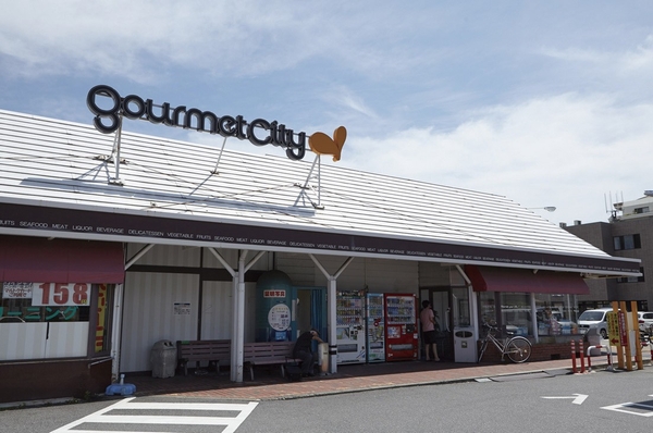 2 minute walk to the 24-hour "Daiei Gourmet City Higashiashiya store" (about 150m)