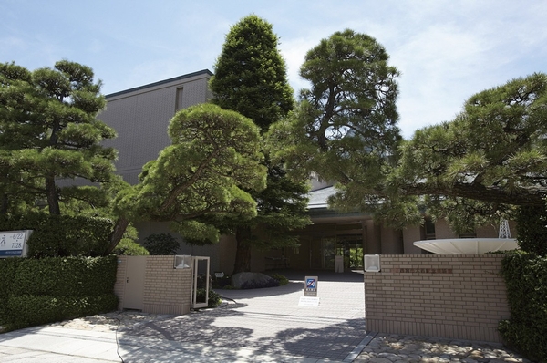 Beautiful Japanese garden also "Nishinomiya Otani Memorial Art Museum" to a 10-minute walk (about 740m)