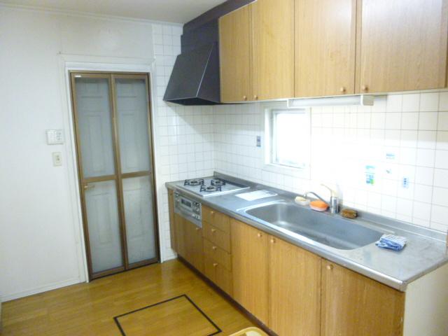 Kitchen. Indoor (10 May 2013) Shooting