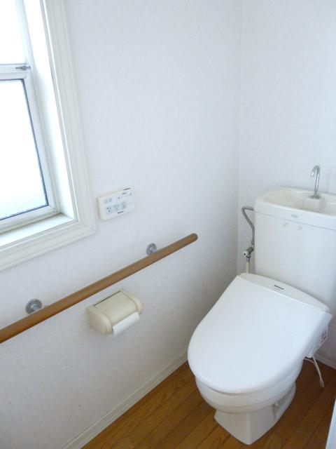 Toilet. Indoor (10 May 2013) Shooting