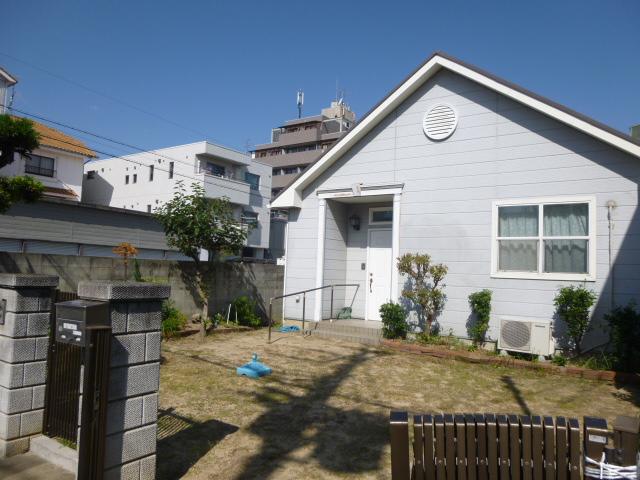 Local appearance photo. Indoor (10 May 2013) Shooting