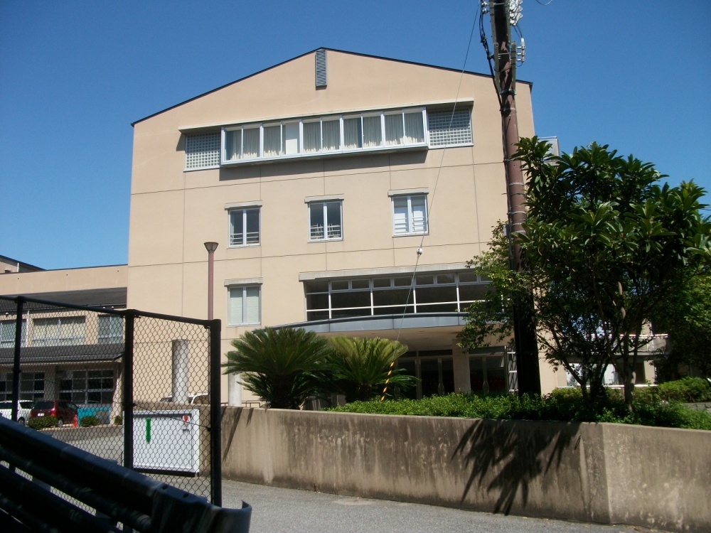 Junior high school. UekeHara 1031m until junior high school (junior high school)