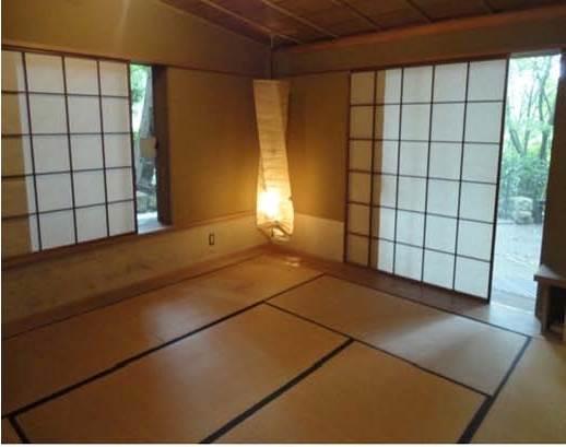Non-living room. ■ Japanese-style room ■ The first floor of the Japanese-style room has created a quiet space in which to use the green of trees.