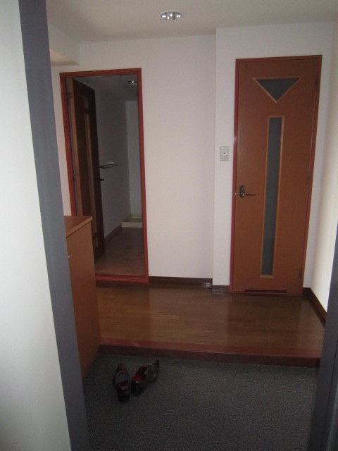 Entrance. Spacious entrance