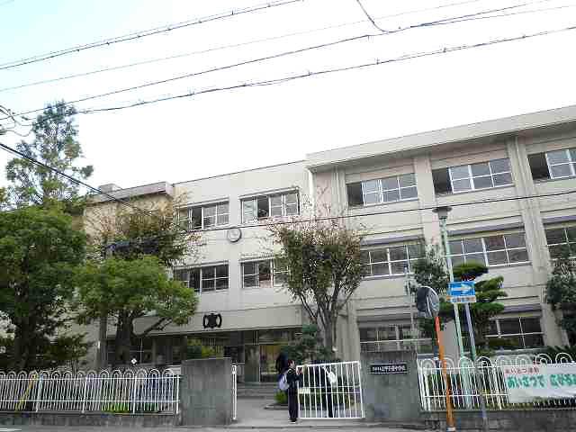 Junior high school. 754m to Nishinomiya Municipal Kamikoshien junior high school
