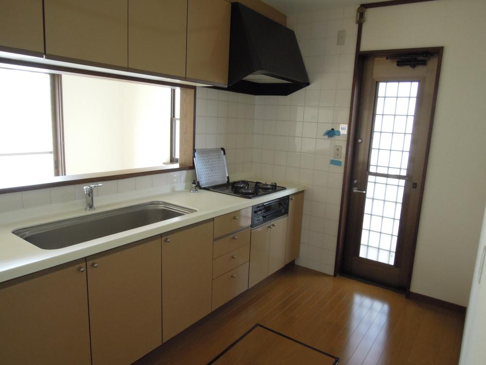 Kitchen. Indoor (11 May 2013) Shooting