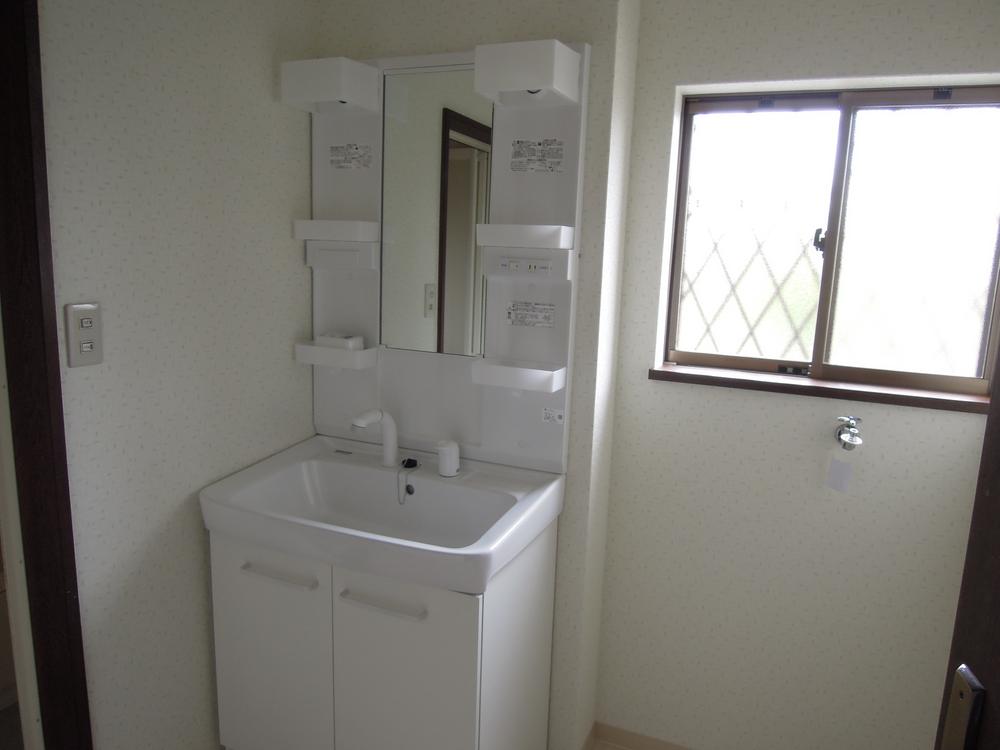 Wash basin, toilet. Indoor (11 May 2013) Shooting