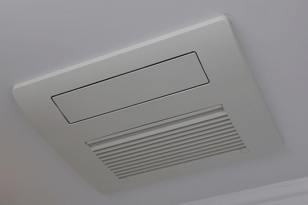 Bathing-wash room.  [Bathroom heating dryer (macro mist Kawakku)] Comfortable with heating function during the winter bathing. Clothes drying and dehumidification, Effective ventilation functions in antifungal also provides (same specifications)