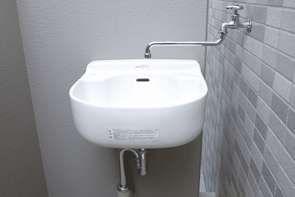 balcony ・ terrace ・ Private garden.  [Slop sink] Slop sink is equipped on the balcony. Watering of hand washing and gardening, It helps to washing of cleaning and footwear (same specifications / Some type)