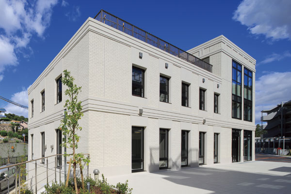 Shared facilities.  [Shared building] When a sudden visit relatives Ya from afar, Opening the birthday party of a child, Such as hosting a tea party inviting friends, Shared building with a shared facility that can respond to various situations