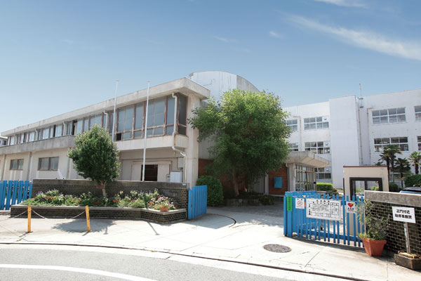 Surrounding environment. KinoeYoen elementary school (walk 16 minutes ・ About 1250m)
