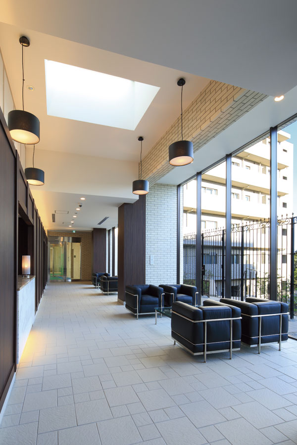 Buildings and facilities. Living comfortably the, And bright color shared building. Convenient mini-convenience store was standing the food and grocery. Moments of rest, Book lounge where guests can enjoy reading. Theater room where you can enjoy on the big screen. friend, Guest rooms can also be used in the room of relatives. Respond to the feeling of the meeting room, such as live people that can be used as a children's room to the other, It has high-quality and comfortable space is provided. Also various agency ・ Concierge service to back up the day-to-day life in the referral service has been introduced (Welcome Hall)