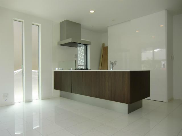 Same specifications photo (kitchen). The company construction case