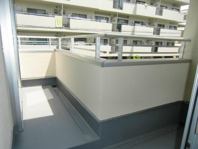 Balcony. The company construction case