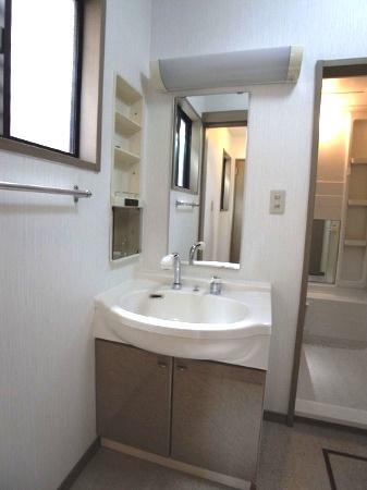 Wash basin, toilet. Indoor (April 2013) Shooting