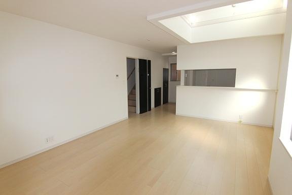 Living. ◆ 1 Building Living ◆ 17 Pledge of Living, In with under-floor heating, Feet is a warm and comfortable even in winter!