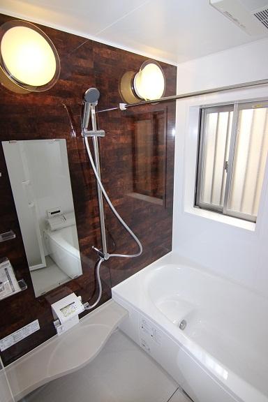 Bathroom. ◆ 1 Building bathroom ◆ Out it is a safe and secure to the bathtub in with a bathtub in the step! Sitz bath also enjoy. With bathroom heating ventilation dryer, Also prevent rapid temperature changes!