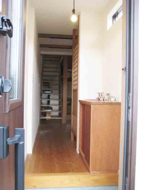 Entrance. Local (12 May 2013) Shooting