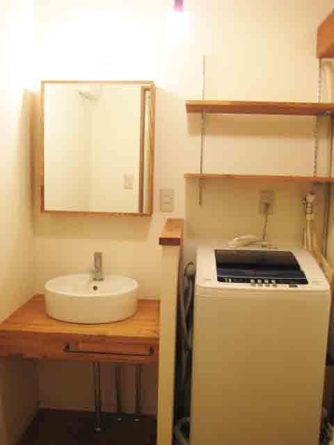 Wash basin, toilet. Indoor (12 May 2013) Shooting