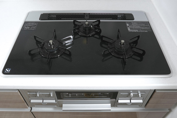 Kitchen.  [Hyper-glass coat top stove] Strong hyper glass coat top stove to scratches and shock. Is clean is easy because the dirt is likely to wipe a flat (same specifications)