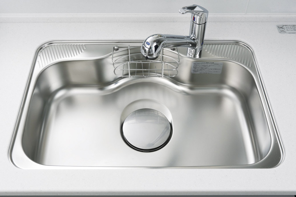 Kitchen.  [Quiet sink] Also washable easier large wok, Wide sink of room design. It is quiet design to suppress the sound of water wings (same specifications)