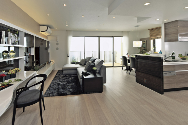 Living.  [living ・ dining] Reach the breeze and pleasant light from the large opening to spacious space, Living room full of peace ・ Dining ( ※ A type menu plan model room. Some including option (paid). Application deadline Yes)